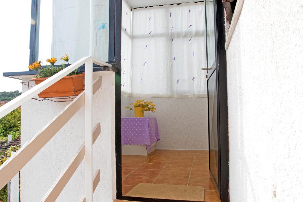 Apartman Mirna Rovigno Esterno foto